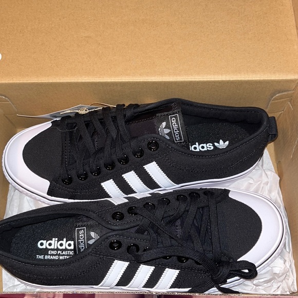 Adidas Nizza Shoes - Picture 1 of 3